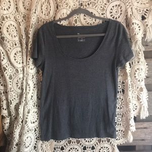GAP Favorite Scoop tee EUC.